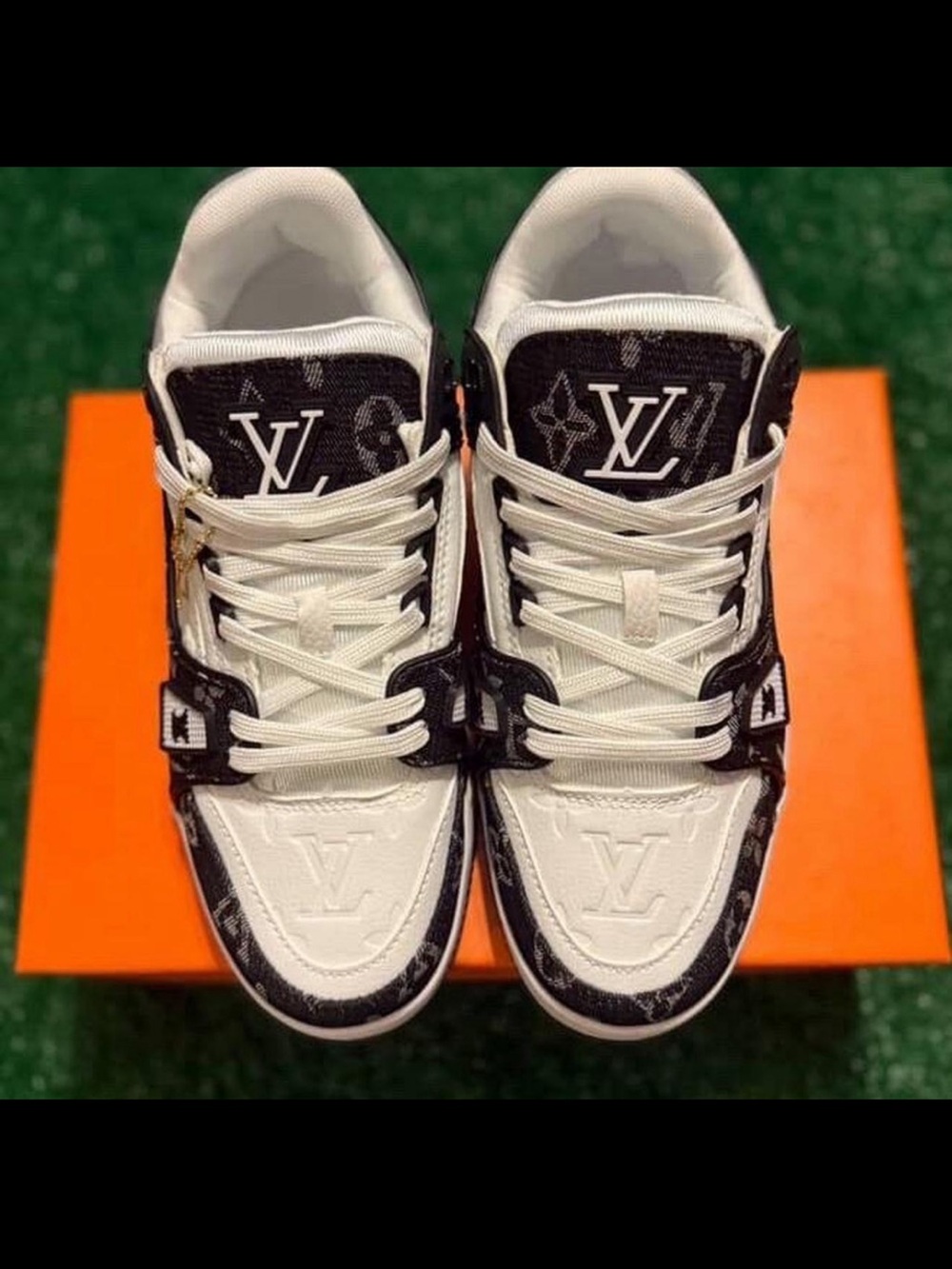 Louis Vuitton Kids White and Black Monogram Low-Top Sneakers - Picture 1 of 7